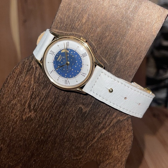 Vintage Timex True Moonphase MCell Roman Numeral Rare Watch - Picture 2 of 10